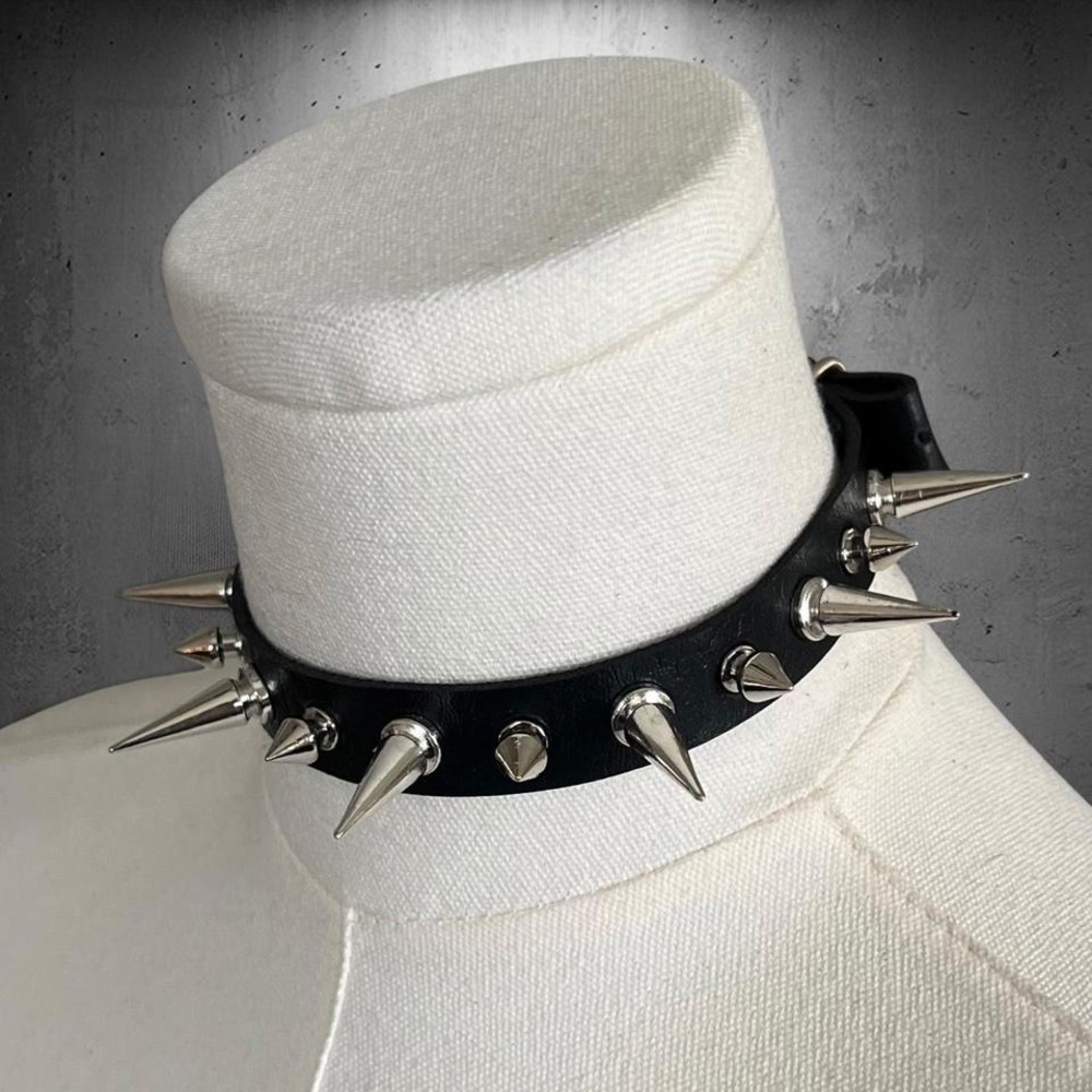 Black PU Spiked Choker Necklace - Picture 3 of 6